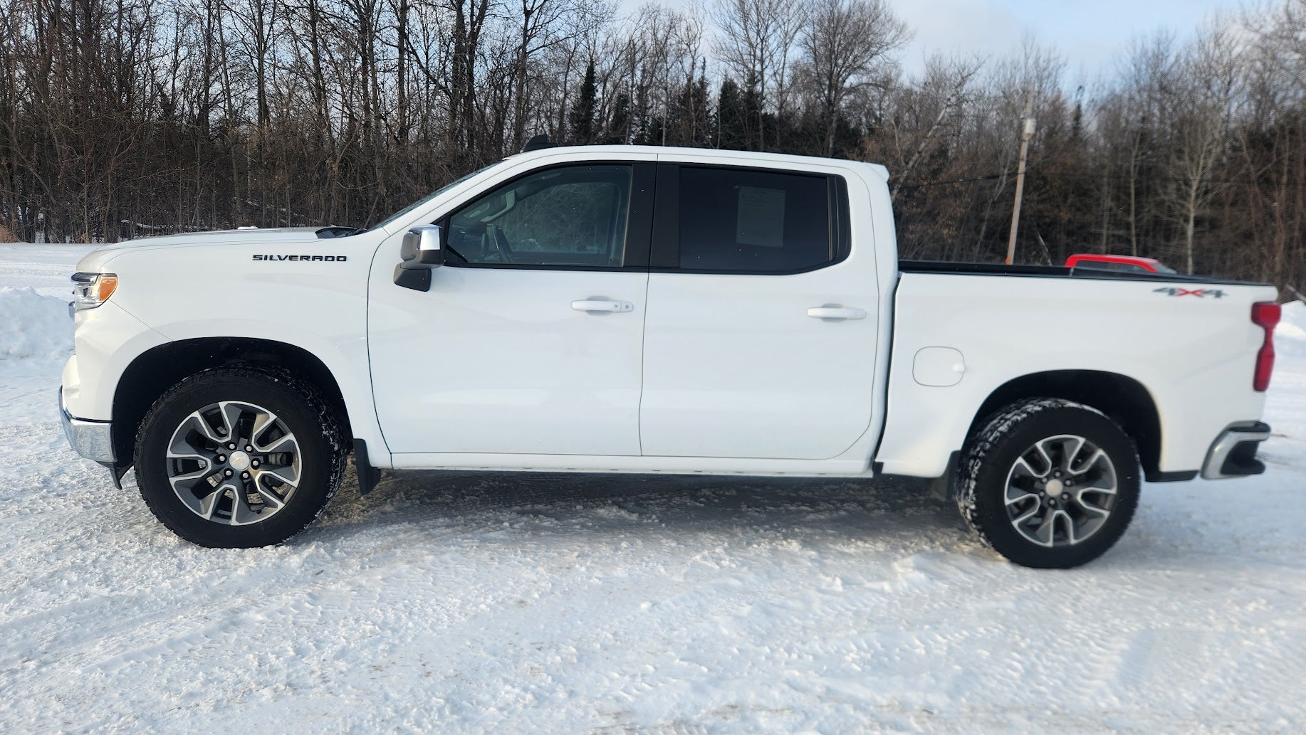 Used 2024 Chevrolet Silverado 1500 LT with VIN 1GCPDDEKXRZ211722 for sale in International Falls, Minnesota