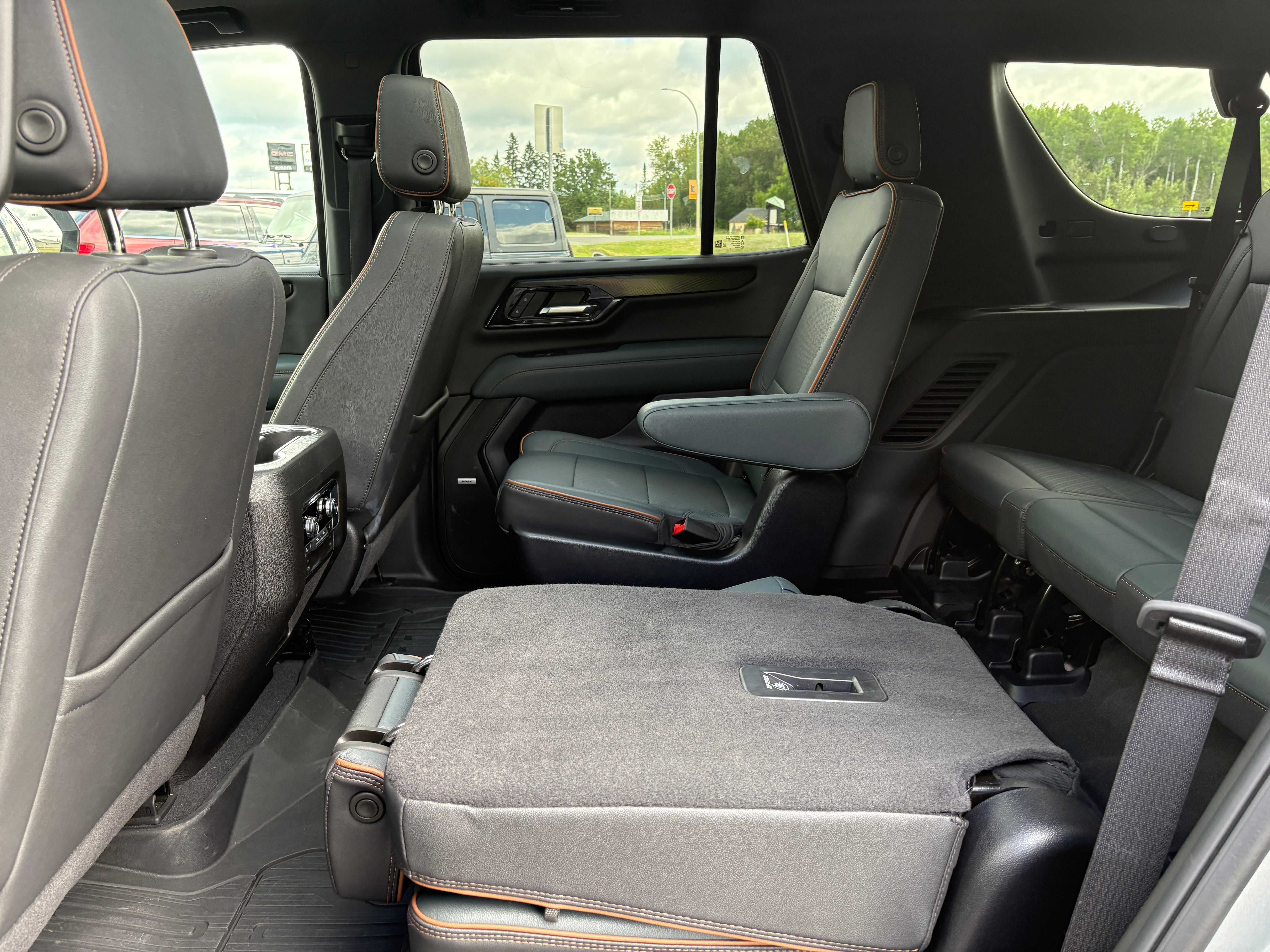 2025 GMC Yukon AT4