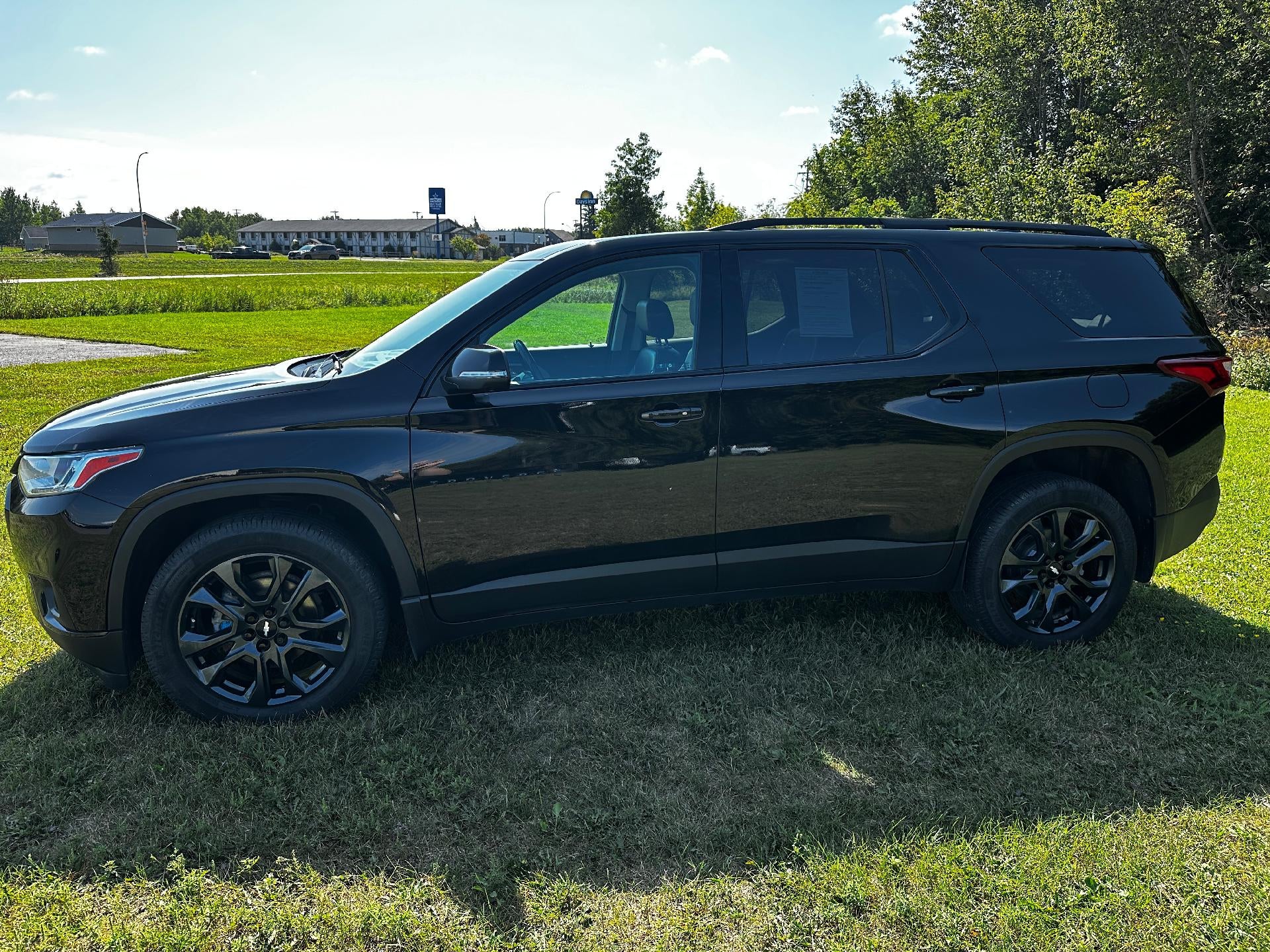 Used 2021 Chevrolet Traverse RS with VIN 1GNEVJKW4MJ261573 for sale in International Falls, Minnesota