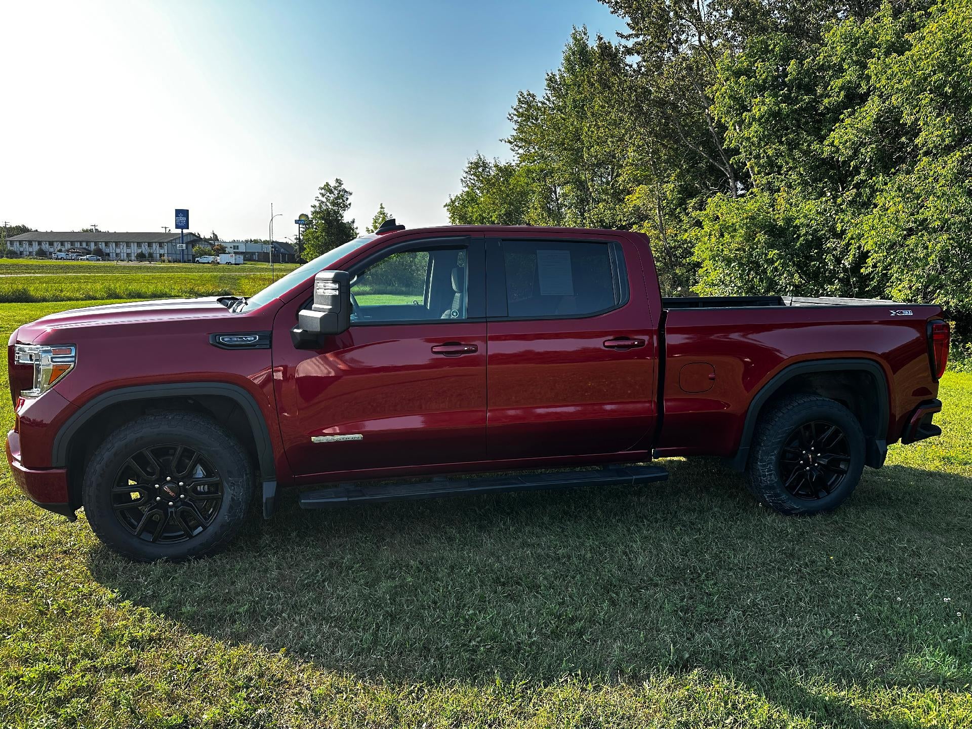 Used 2021 GMC Sierra 1500 Elevation with VIN 1GTU9CEDXMZ452592 for sale in International Falls, Minnesota