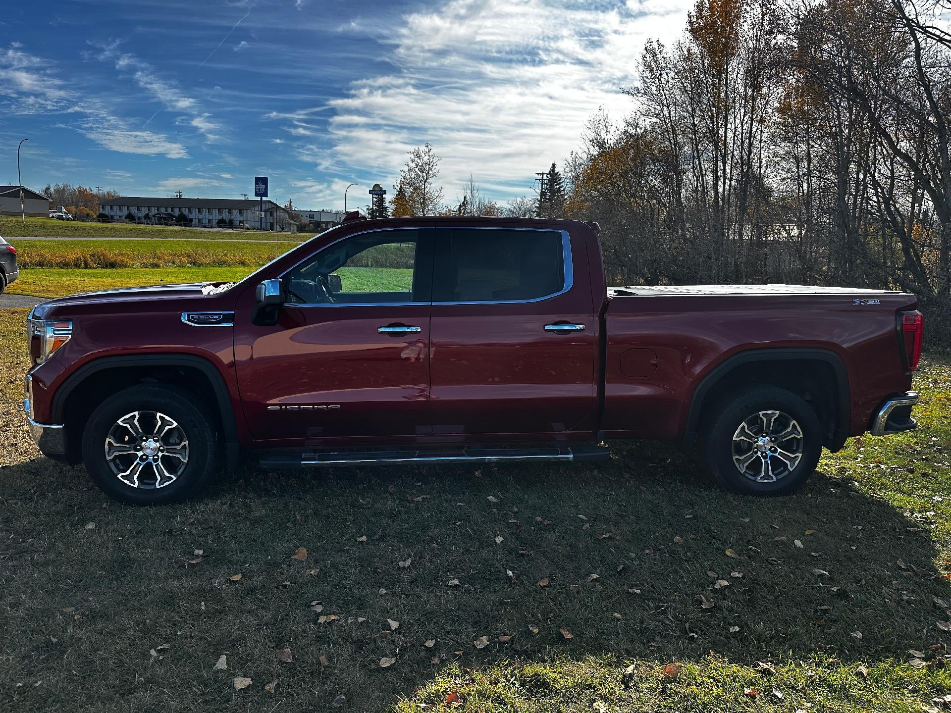 Used 2019 GMC Sierra 1500 SLT with VIN 1GTU9DED2KZ248128 for sale in International Falls, Minnesota