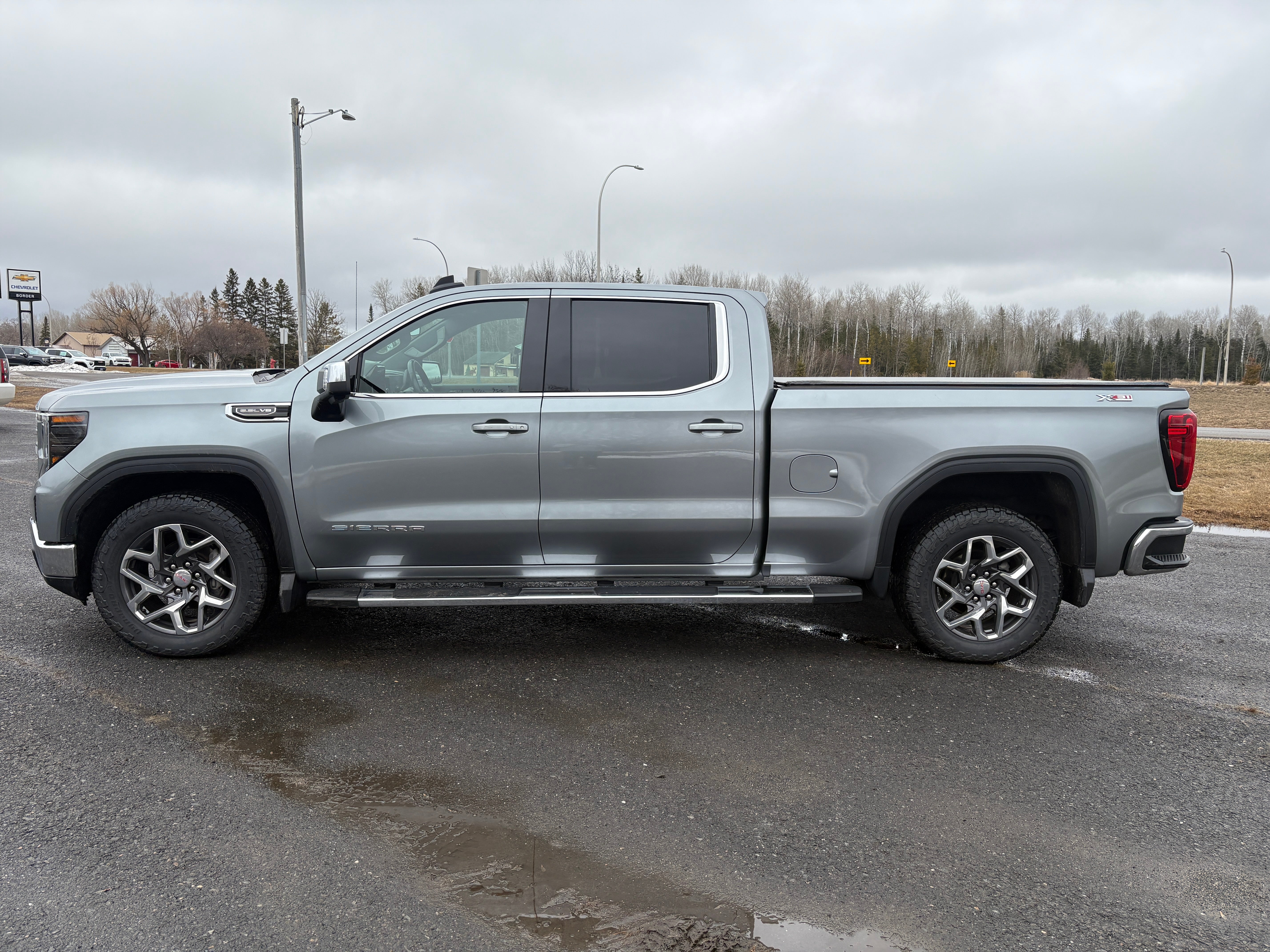 Used 2023 GMC Sierra 1500 SLE with VIN 3GTUUBED3PG329696 for sale in International Falls, Minnesota