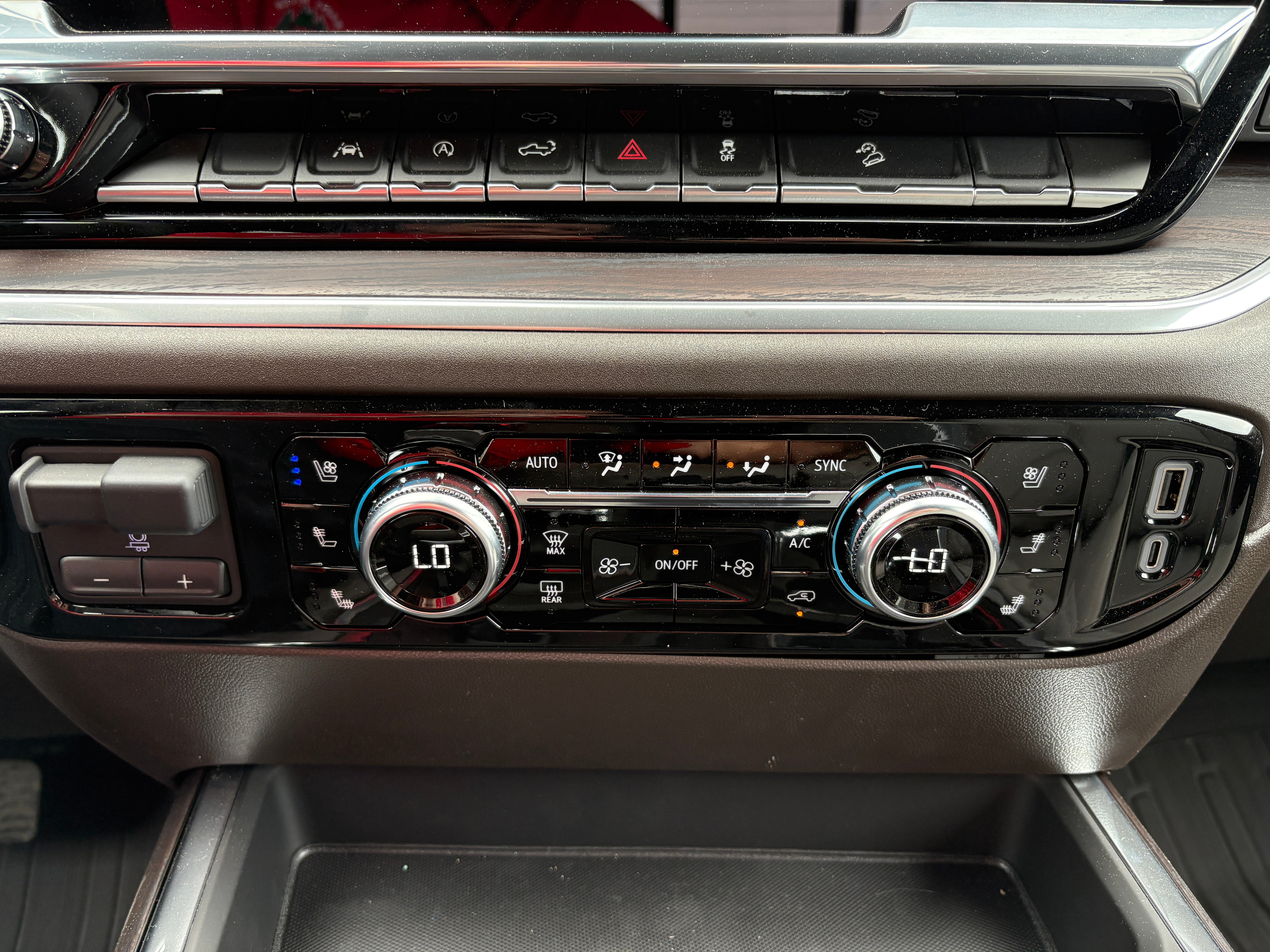 2025 GMC Sierra 1500 SLT - Photo 24