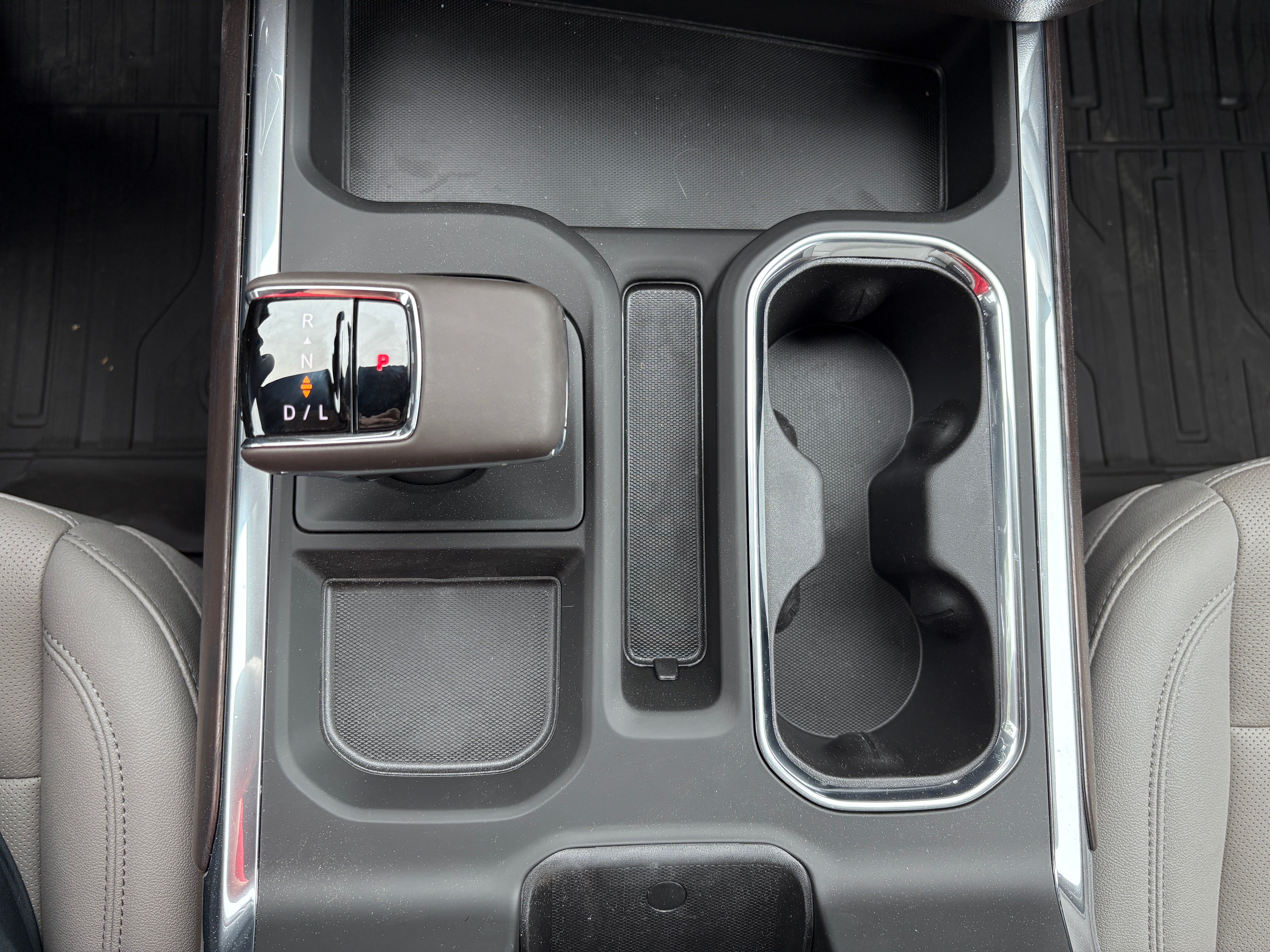 2025 GMC Sierra 1500 SLT - Photo 25
