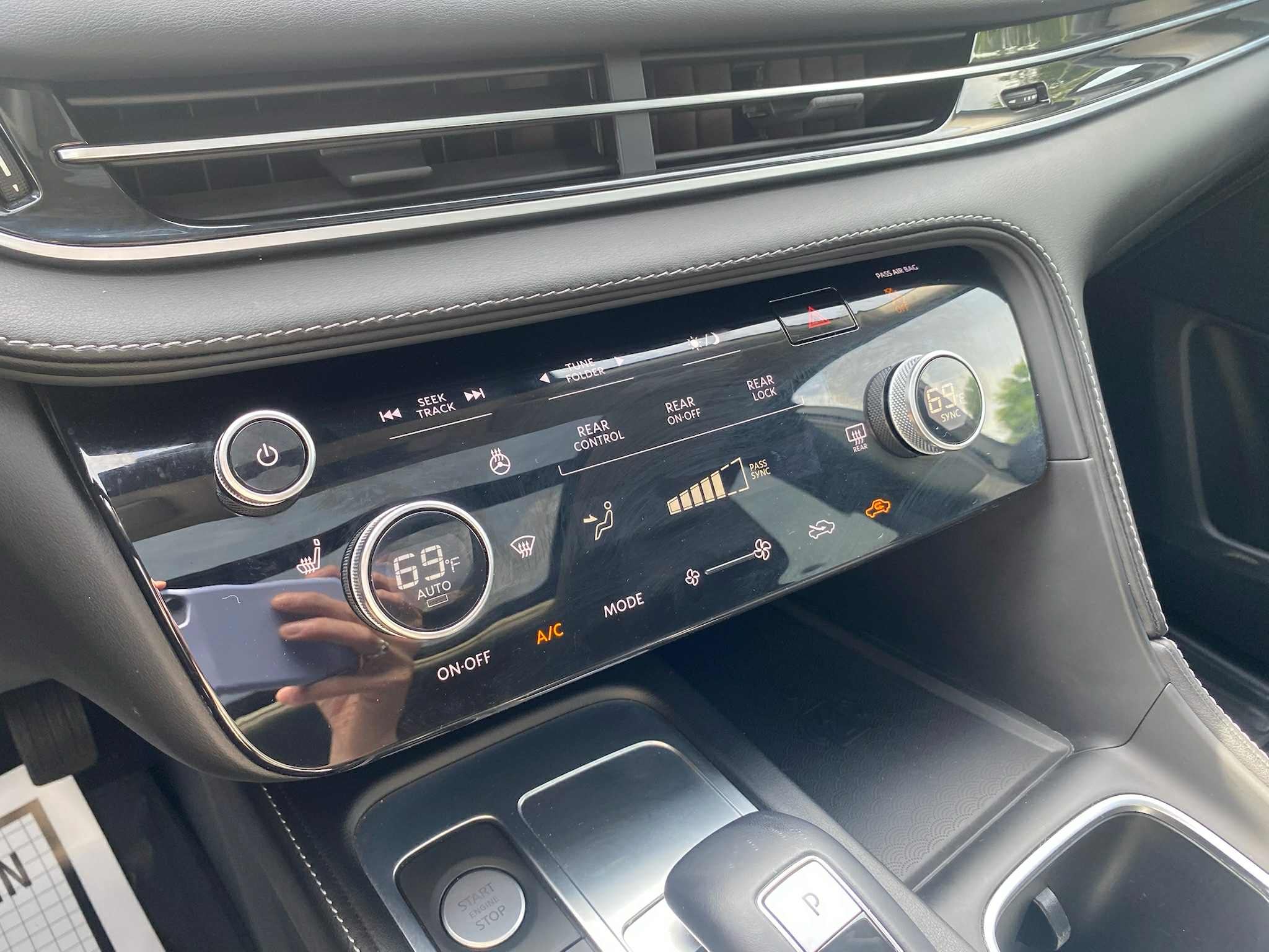 2024 INFINITI QX60 LUXE